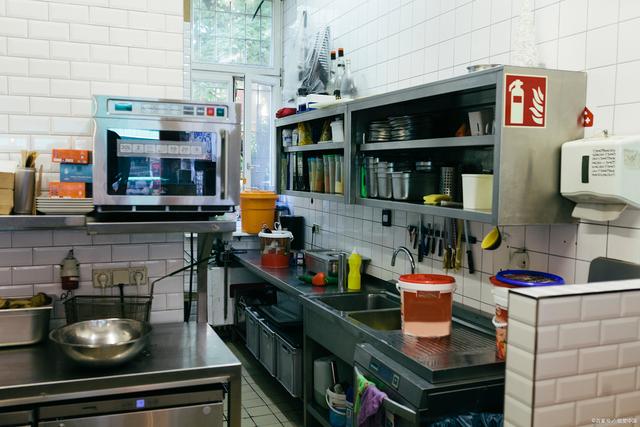 面館需要的廚房設(shè)備